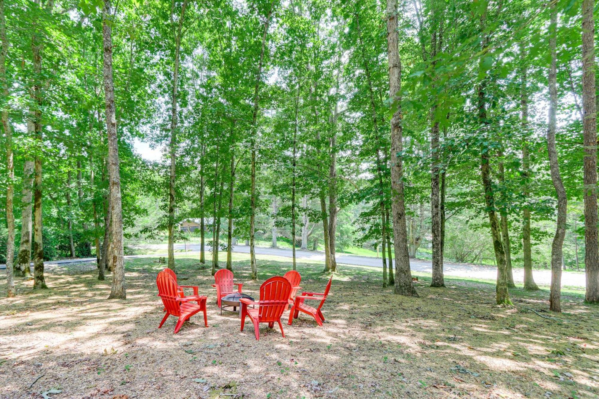 Pet-Friendly Home With Hot Tub In Blue Ridge! Bagian luar foto