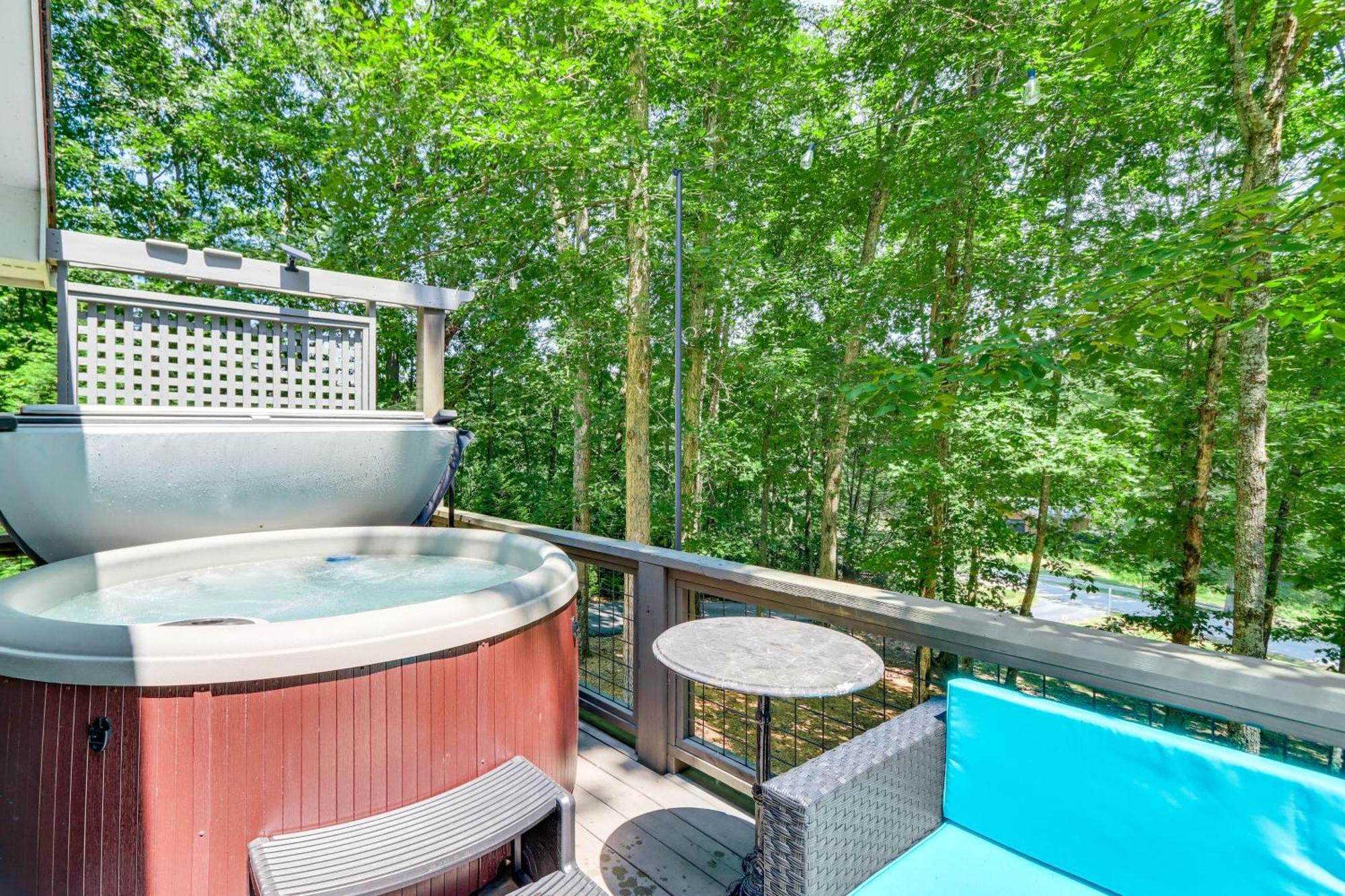 Pet-Friendly Home With Hot Tub In Blue Ridge! Bagian luar foto